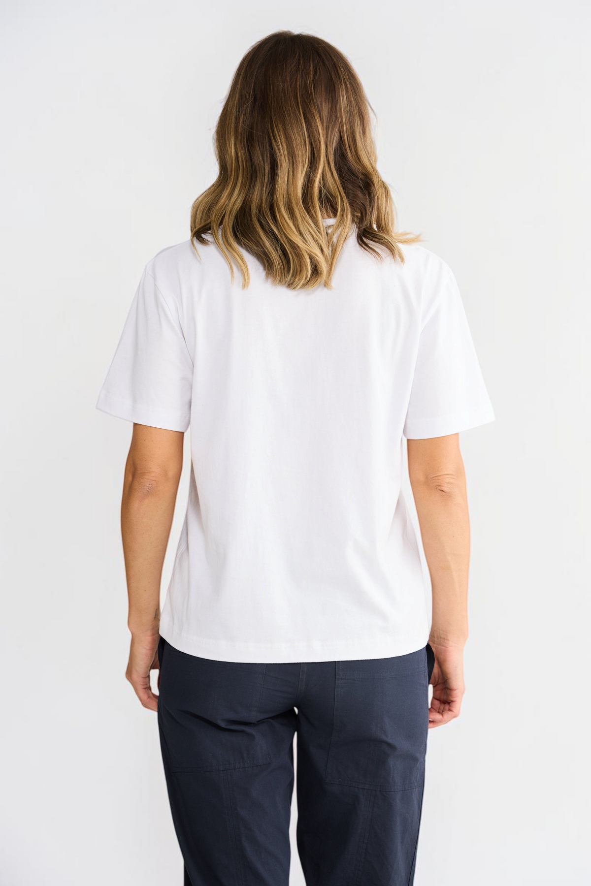 Back view of a woman wearing an ELSHAM BOUTIQUE white cotton short sleeve t-shirt with a regular fit