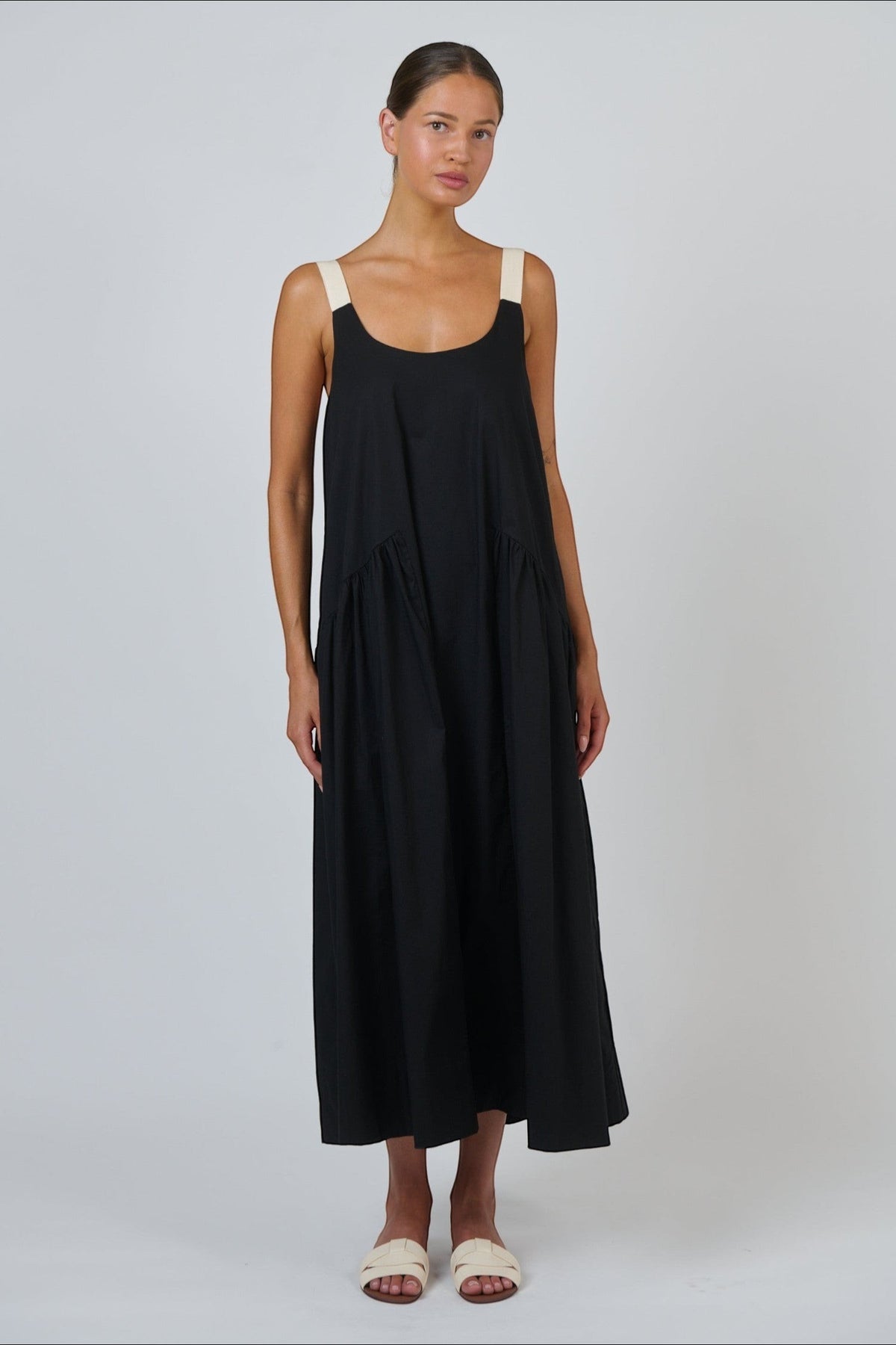 ELSHAM BOUTIQUE black poplin maxi dress with a scoop neckline and adjustable contrast straps on a model