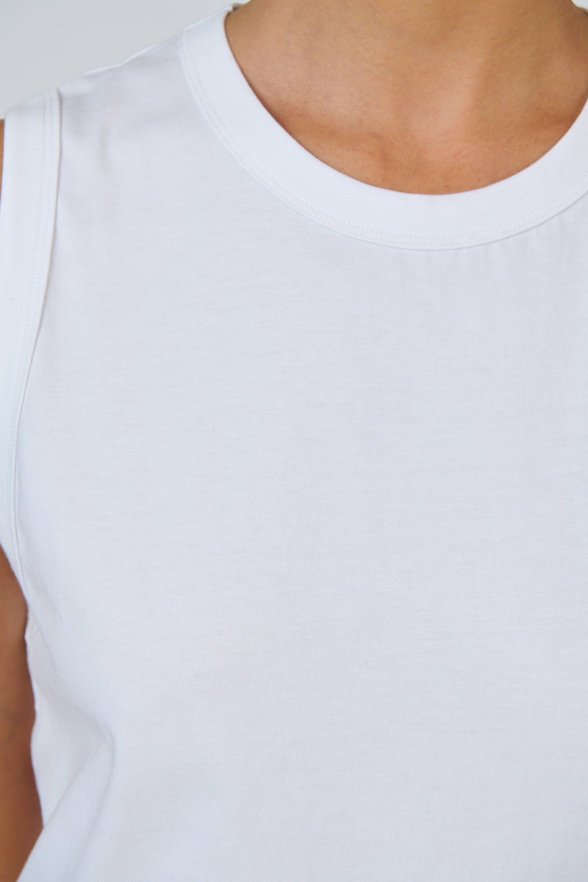 ELSHAM BOUTIQUE white cotton sleeveless muscle top with a ribbed crew neckline and a clean fitted silhouette.