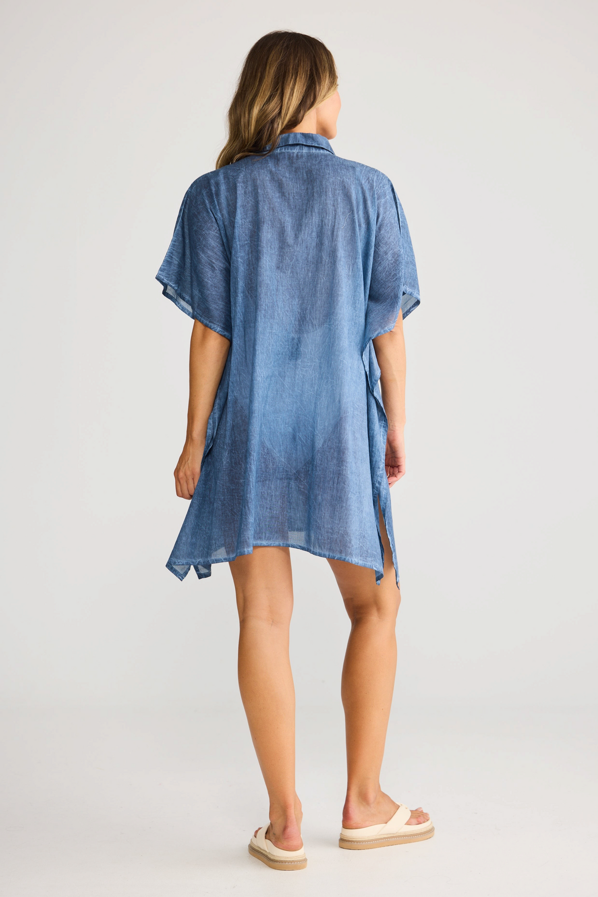 Back view of ELSHAM BOUTIQUE navy blue cotton shirt kaftan with short sleeves and relaxed fit on a model