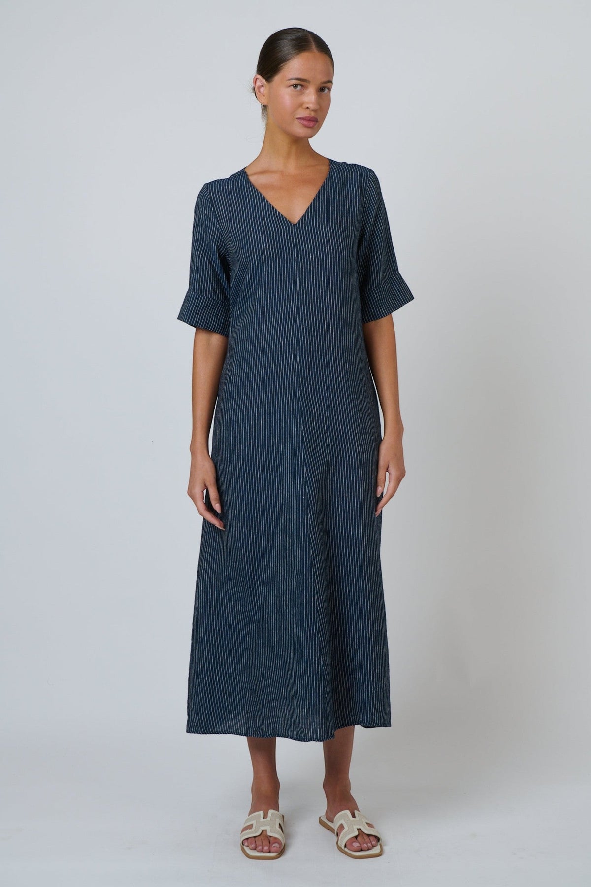 ELSHAM BOUTIQUE GA707 navy blue pinstripe linen midi dress with V-neck and elbow-length sleeves on a model